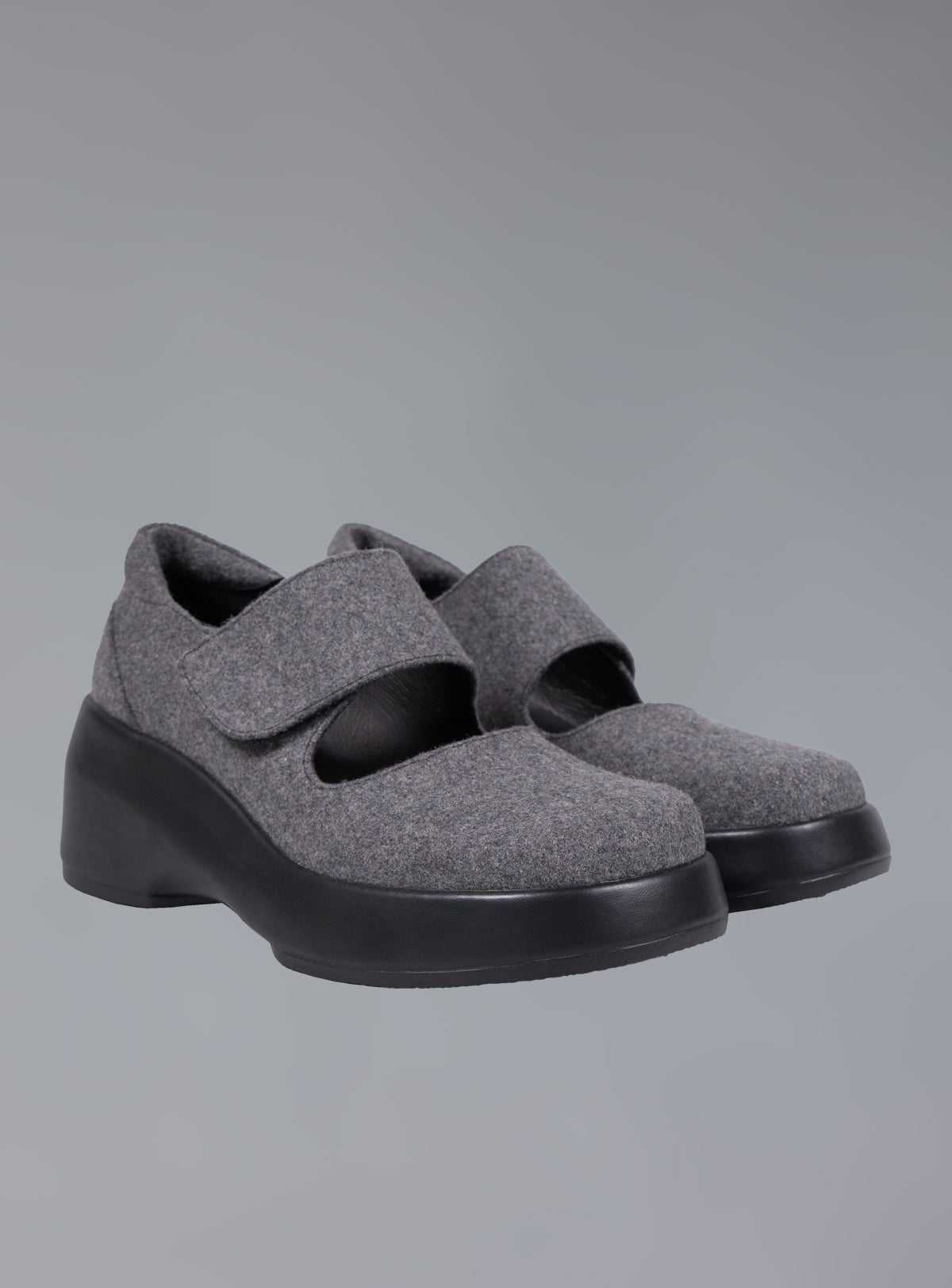 Felt Platform Sandal In Grey - UNIF Shoes